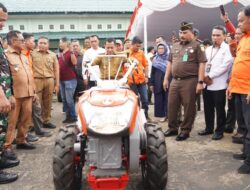 Tancap Gas Bupati Banyuasin Serahkan Sejumlah Alsintan Untuk Brigade Pangan