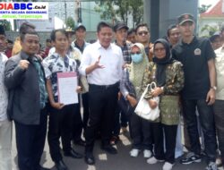 AMUK Sumatera Selatan Bersama Masyarakat Geruduk Kantor Gubernur Sumsel