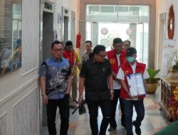 Kejati Sumsel Lakukan Penyerahan 3 Orang Tersangka Dan Barang Bukti Perkara Korupsi Penjualan “Aset Yayasan Batanghari Sembilan ” Palembang