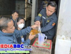 Polda Sumsel Bersama Dinas Perdagangan Sumsel Sidak Pengecer Minyak di Palembang