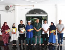 Salurkan Zakat Fitrah Korem 044/Gapo Ajak Sucikan Diri Untuk Sempurnanya Ramadhan