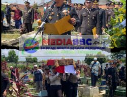 Kabid Propam Pimpin Upacara Pemakaman Anggota Bidpropam Polda Sumsel yang Meninggal