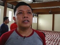 Warga Muslim dan Nonmuslim Terima Daging Kurban dari Masjid Ar-Rahmah Cileungsi  Semangat Toleransi Warnai Perayaan Idul Adha 1446 H