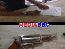 Kapolsek Tungkal Ilir Terima Penyerahan Senpi Dari Kades Teluk Tenggulang Berikut Amunisnya