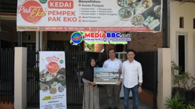 Dukung UMKM Lokal, PTP Non Peti Kemas Salurkan Bantuan Alat Produksi kepada “Pempek Pak Eko” di Palembang