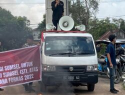 Gerakan Pemuda Mahasiswa Sumatera Selatan (GAASS) menggelar aksi damai di halaman Kantor Kejati Provinsi Sumatera Selatan