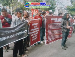 Aliansi Aksi Masyarakat Peduli Sumsel Gelar Unjuk Rasa di Kantor Bulog Sumbagsel, Desak Pemutusan Kerja Sama dengan Vendor Beras Bermasalah