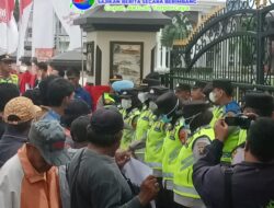 Terbukti Pungli, Oknum Kabid Satpol PP Palembang Diduga “Kebal Hukum”, JAMPANG Kepung Mapolda Sumsel