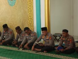 Kapolres banyuasin bersama personil polres Banyuasin melaksanakan solat ghaib dan yasinan Mendoakan almarhum Affan