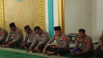 Kapolres banyuasin bersama personil polres Banyuasin melaksanakan solat ghaib dan yasinan Mendoakan almarhum Affan 
