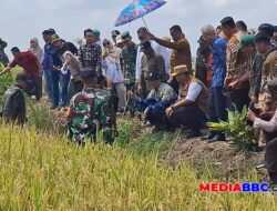 Polsek Mariana Lakukan Pengamanan Kunjungan Menteri Pertanian RI di Desa Merah Mata