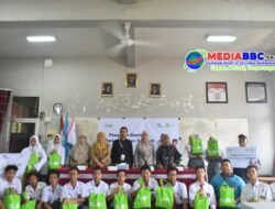 Pegadaian dan IZI Salurkan Bantuan Sekolah untuk Siswa Kurang Mampu di Palembang