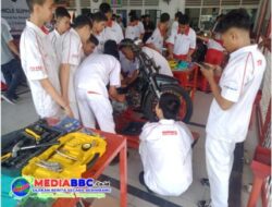 *PLN UID S2JB Dukung Pengembangan Energi Bersih, Wujudkan Bengkel Konversi Motor Listrik di SMKN 2 Palembang*