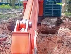 Menggila! Sumur Minyak Ilegal di Keluang yang Sudah Dicor Beton dan Dipasang Garis Polisi Dibongkar  Alat Berat,Terkesan kebal hukum 