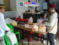 Utusan Rakyat Sumsel Tebar Kebaikan: Ratusan Nasi Kotak Dibagikan untuk Ojol dan Kaum Dhuafa di Palembang