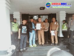 Massa Geruduk kantor Walikota  Palembang, EW-NCW Bongkar Dugaan Mark Up Miliaran di Empat Dinas: “Kami Tunggu Ketegasan Wali Kota!”
