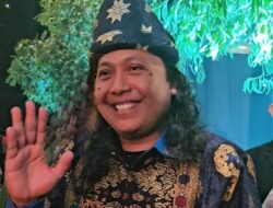 *Sandera Mars di Meja Dagang*