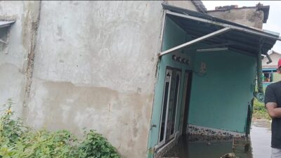 Rumah Milik Warga RT 14 RW 05, Kelurahan Karang Anyar, Kecamatan Gandus Ambruk “butuh Bantuan”