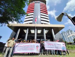 BREAKING NEWS  SCW Gelar Aksi Damai di KPK, Laporkan Dugaan Gratifikasi Pembangunan Villa Gandus