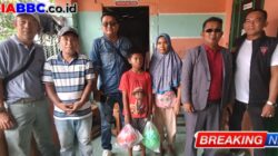 Ormas GBR : Serahkan Bantuan Bola Untuk Siswa SDN 143 Yang Viral Di Palembang
