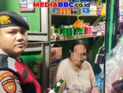 Ciptakan Situasi Kondusif, Personel Polrestabes Palembang Tertibkan Warung Penjual Miras