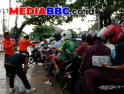 Sebulan Penuh di Jalanan, M. Yusuf Malaya Kerahkan “Pasukan” PMPB Bagi Ribuan Takjil dan Sembako