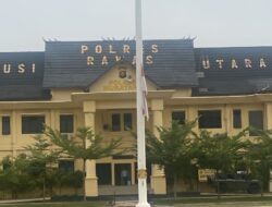 Polres Musi Rawas Utara Pimpin Penghormatan Nasional, Bendera Setengah Tiang Tiga Hari untuk Try Sutrisno