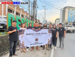 PWI Pokja Pangkalpinang Bagikan 300 Paket Takjil Gratis di Jalan Soekarno Hatta, Wujud Kepedulian Wartawan di Ramadan 1447 H