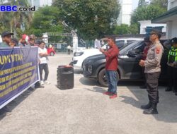 Desakan Menguat: Massa CACA Sumsel “Kepung” PN Palembang, Minta KPK Segera Tersangkakan Bupati OKU