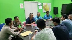 Kapolsek Sanga Desa Kawal Aksi Unjuk Rasa di PT Astaka Dodol Berlangsung Kondusif