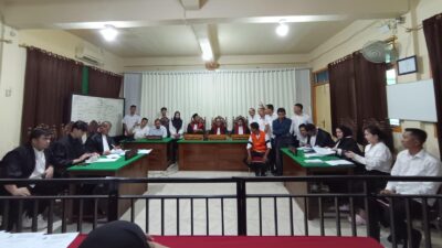 Asah Kompetensi Calon Penegak Hukum, FH Unitas Palembang Gelar UTS PLKH dengan Simulasi Sidang Lengkap