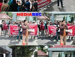 Palembang Terkepung Banjir, Koalisi Aktivis Revolusioner “Kepung” Kantor Gubernur: Rakyat Menderita, Pemerintah Lemah!