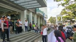 Diduga Pasang Reklame Ilegal, Massa Kepung Kantor XL Smartfren di Palembang: “Copot Pimpinan Jika Terbukti Langgar Aturan!”