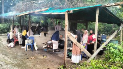 Korban tewas diduga kram saat menambang di Keranggan dan Tembelok. Keluarga minta polemik dihentikan.
