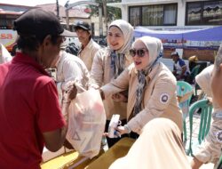 Sukes Gelar Aksi Sosial, IKAC Terima Plakat Apresiasi dari Pemerintah Kecamatan Arjawinangun