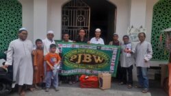 Sasar ke Pemukiman Padat, Jumat Berkah Wartawan Banyak Diserbu Bocah Cilik dan Emak-emak