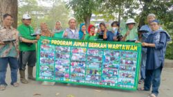 Program Jumat Berkah Wartawan (PJBW) , Pekan ke-84 Salurkan 100 Nasi Boks dan Air Mineral untuk Warga Cileungsi- Bogor