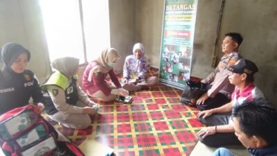Polsek Pulau Rimau Bersama Sidokkes Polres Banyuasin Salurkan Bansos dan Berikan Layanan Kesehatan Gratis