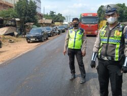Satlantas Polres Banyuasin Bergerak Cepat Tangani Tumpahan CPO di Betung, Arus Lalu Lintas Kembali Normal