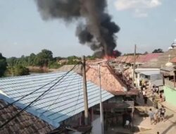 Diduga Korsleting Listrik, 8 Rumah Warga di Desa Teluk Muba Ludes Terbakar