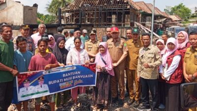 Bupati Muba Berikan Bantuan untuk Korban Kebakaran di Desa Teluk Kecamatan Lais
