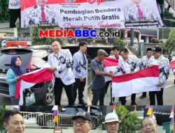 PGRI Sumsel Bagikan 500 Bendera Merah Putih, Dorong Nasionalisme Tak Berhenti di Seremoni