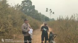 Cegah Karhutla Susulan, Polsek Rantau Bayur Patroli Hingga Bagi Masker Gratis ke Warga