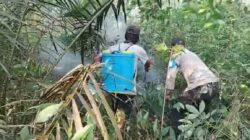 Polsek Air Kumbang Bersama MPA Padamkan Hotspot di Desa Rimba Jaya