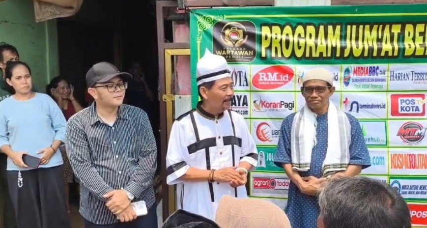 Bersama Bang Mahdid dan Bang Hatta, Program Jumat Berkah Wartawan (PJBW) Pekan ke-95 berbagi 150 paket makanan dan minuman kepada warga di Jakarta Timur, Jumat (2/10/2026).