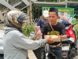 Menebar Kebaikan, PJBW & GPIB Berbagi Ratusan Paket Nasi Siap Saji ke Para Penerima Manfaat Di Tanjung Barat Jaksel