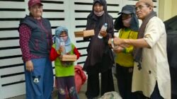 Libatkan Perempuan Jagatara, PJBW Bagikan 100 Paket Makanan di Tebet dan Kuningan